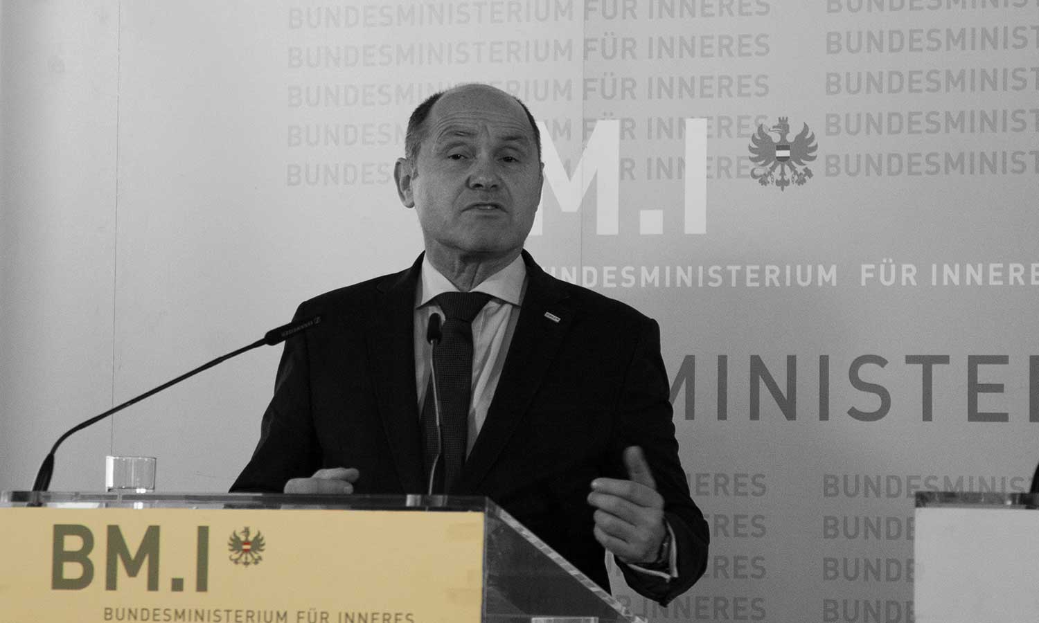Pressekonferenz mit Innenminister Wolfgang Sobotka - Foto Fass ohne Boden